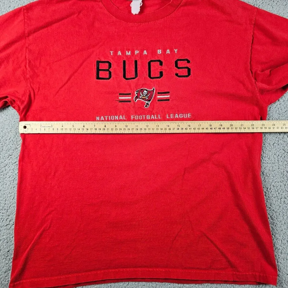 Vintage Tampa Bay Buccaneers Shirt Adult XL Red NFL Embroidery Spellout Logo 90s